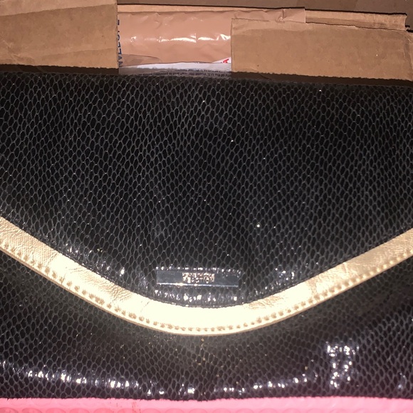 Kenneth Cole Reaction Black and Gold Wristlet beauty bundle 7 pcs - Picture 3 of 7